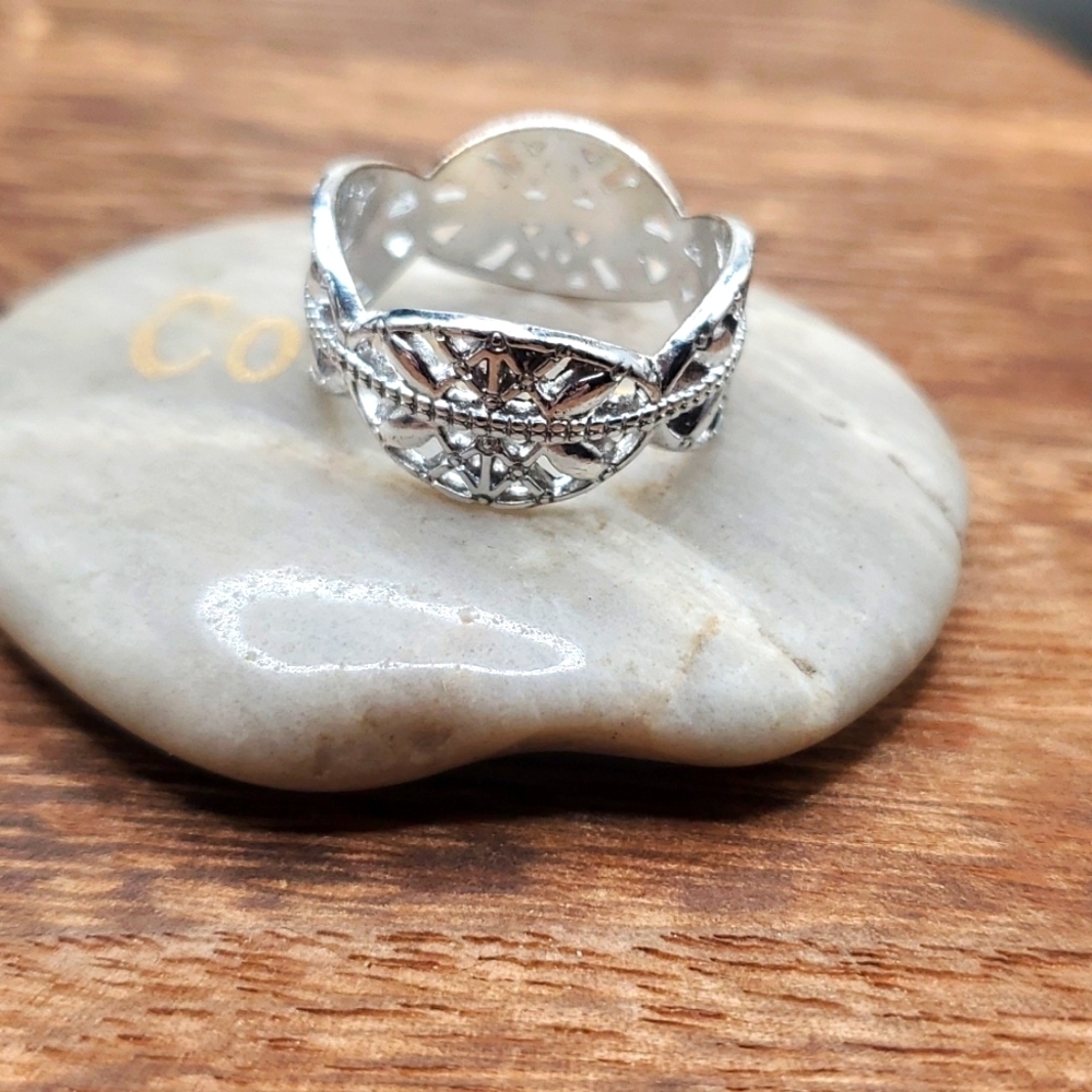 Size 7 R704 sterling silver ring Aztec - Picture 1 of 2